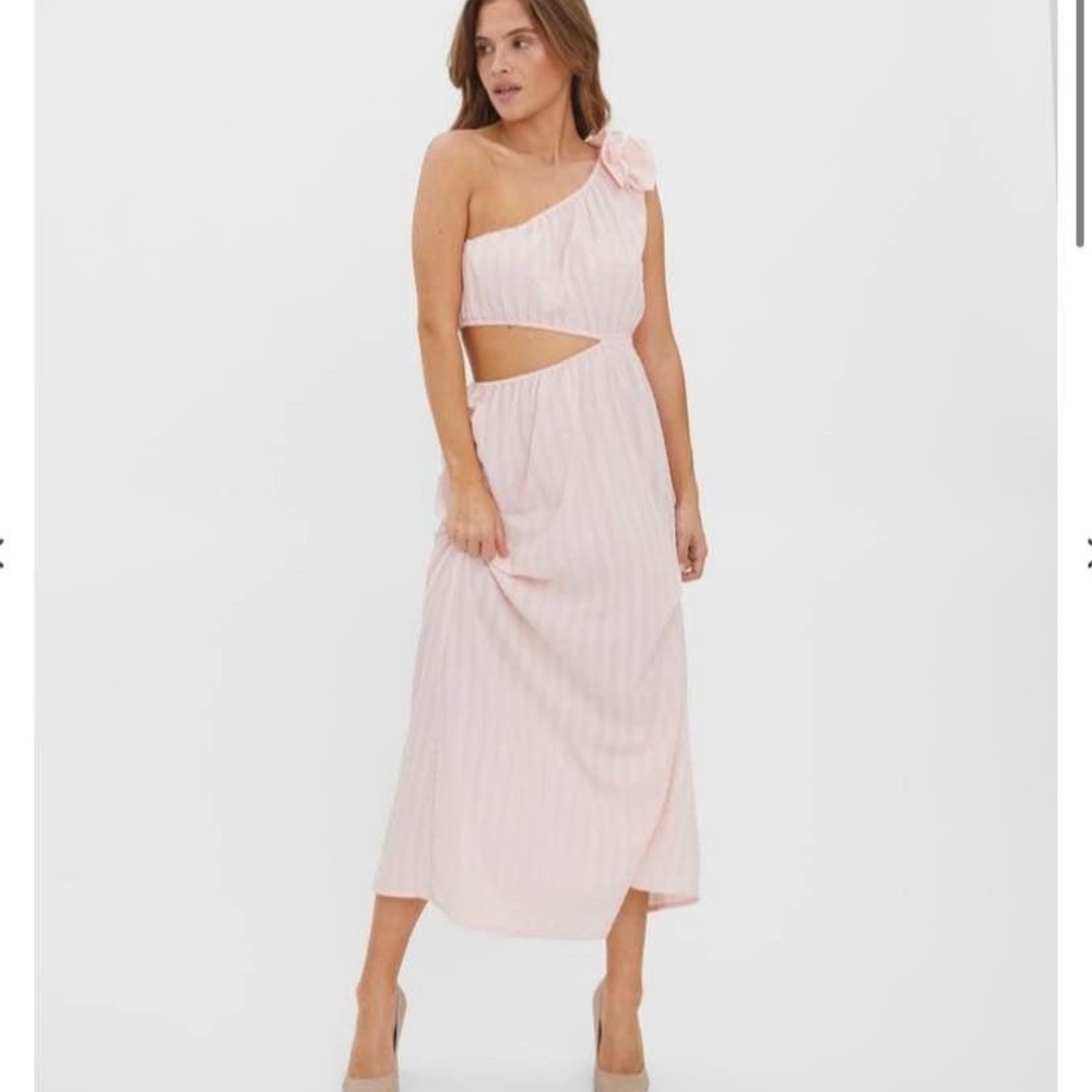 Brand new! Vero Moda Light Pink One-Shoulder Dress